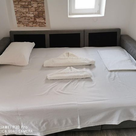 View Rooms Piso Livadi Bagian luar foto